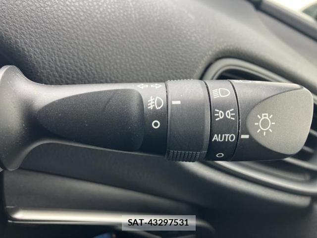Toyota PRIUS 2016-04 8225402-15