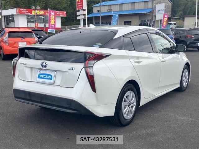 Toyota PRIUS 2016-04 8225402-2