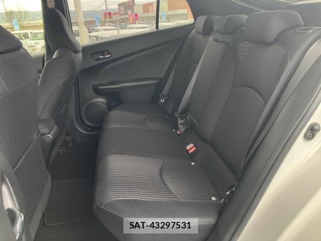 Toyota PRIUS 2016-04 8225402-4