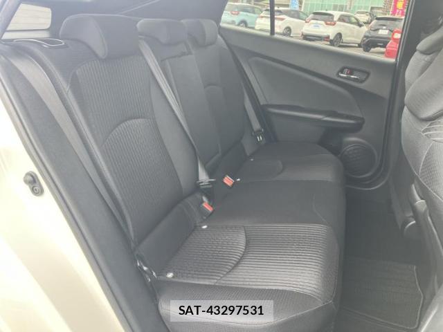 Toyota PRIUS 2016-04 8225402-6