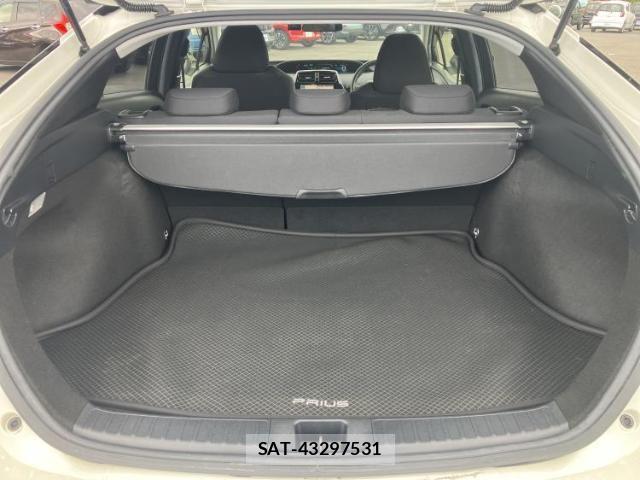 Toyota PRIUS 2016-04 8225402-7