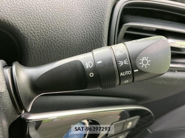 Toyota PRIUS 2016-05 8225471-15