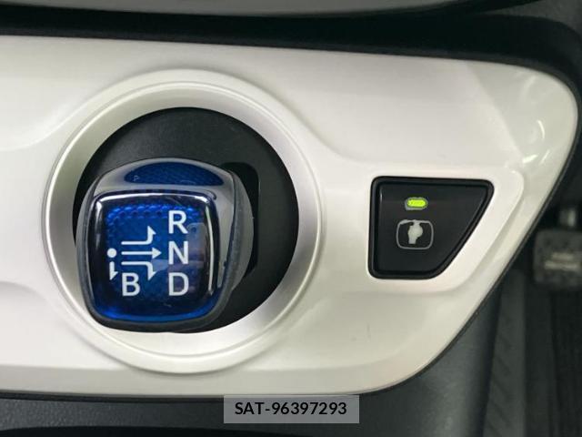 Toyota PRIUS 2016-05 8225471-17