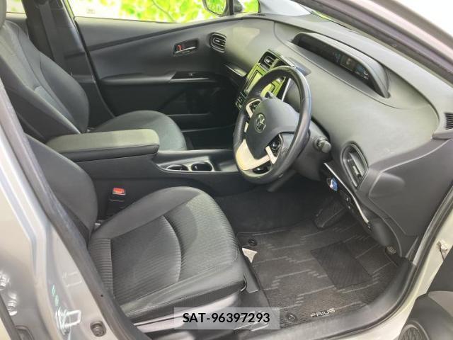 Toyota PRIUS 2016-05 8225471-3