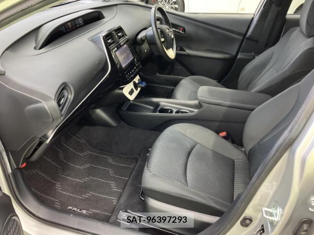 Toyota PRIUS 2016-05 8225471-5