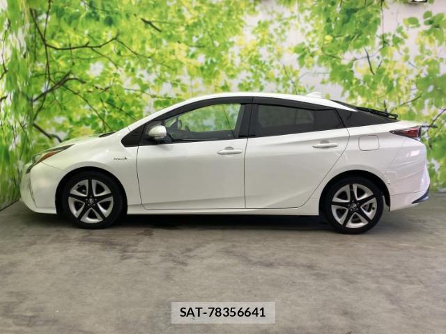 Toyota PRIUS 2016-01 8225504-1