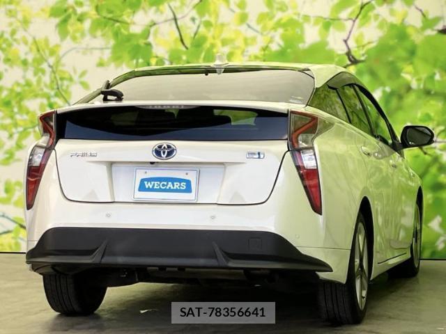 Toyota PRIUS 2016-01 8225504-2