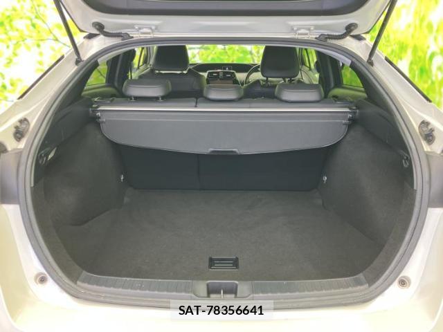 Toyota PRIUS 2016-01 8225504-7