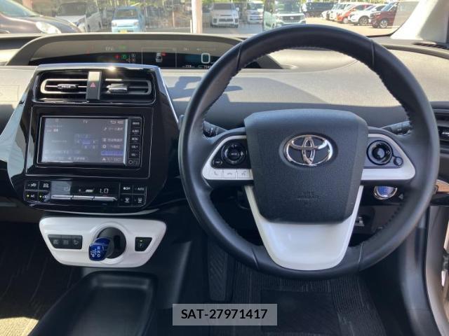 Toyota PRIUS 2016-10 8225521-14
