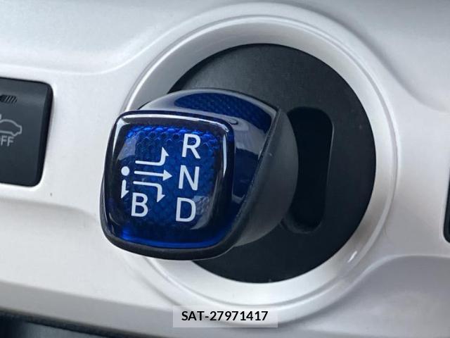Toyota PRIUS 2016-10 8225521-17