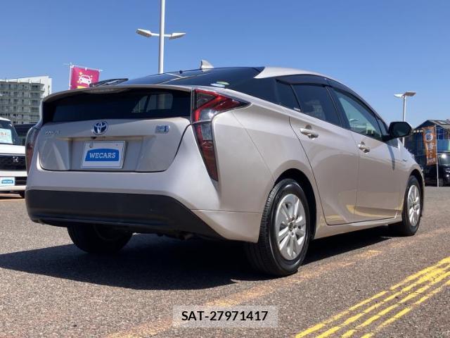 Toyota PRIUS 2016-10 8225521-2
