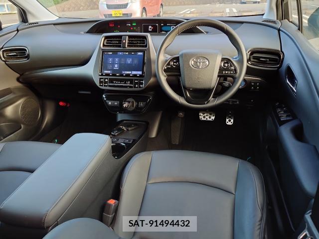Toyota PRIUS 2021-10 8225576-1