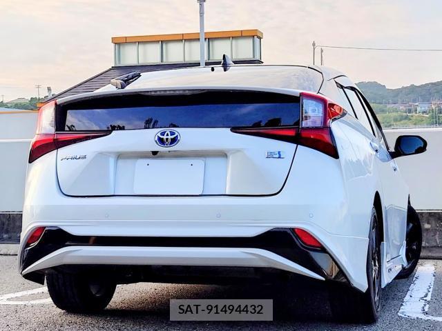 Toyota PRIUS 2021-10 8225576-2