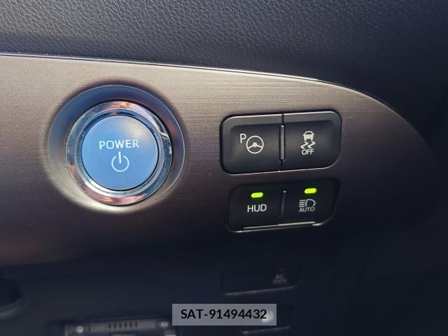 Toyota PRIUS 2021-10 8225576-6