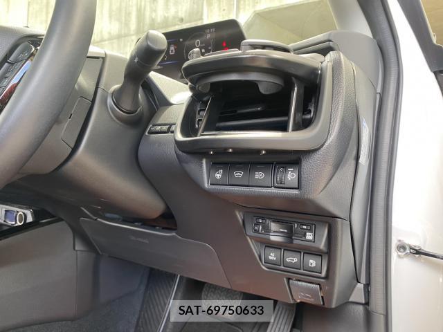 Toyota PRIUS 2023-04 8225605-10