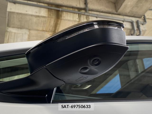 Toyota PRIUS 2023-04 8225605-18