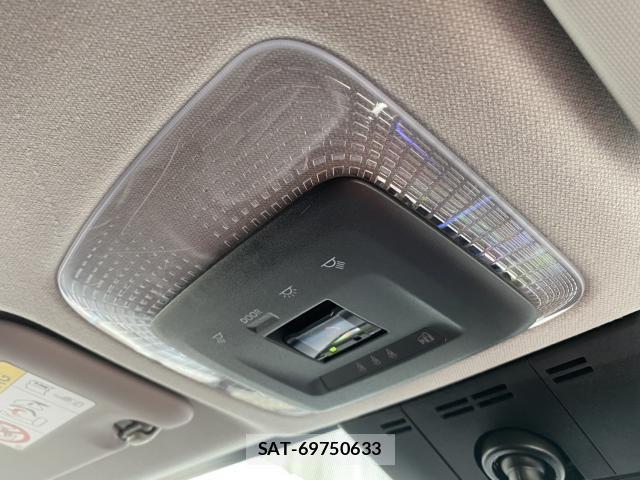 Toyota PRIUS 2023-04 8225605-7