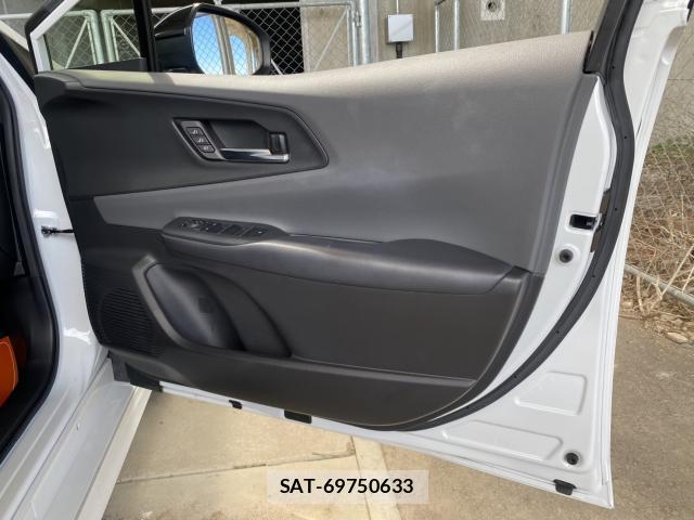 Toyota PRIUS 2023-04 8225605-8