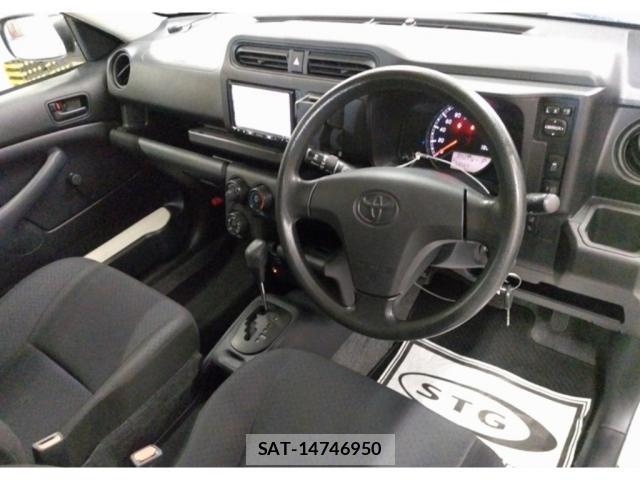 Toyota PROBOX 2020-05 8217461-2