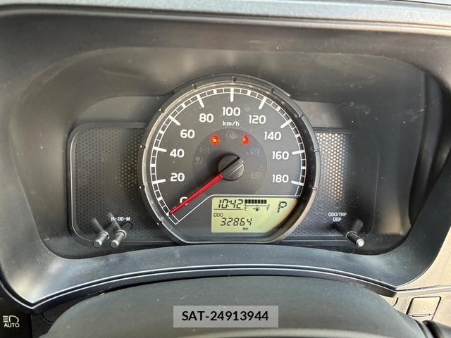 Toyota PROBOX 2017-04 8221117-17