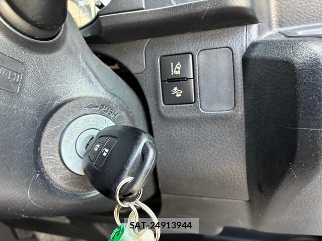 Toyota PROBOX 2017-04 8221117-18
