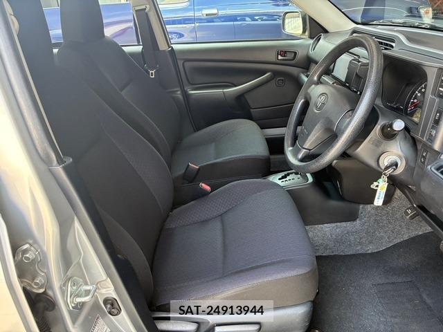 Toyota PROBOX 2017-04 8221117-9
