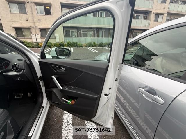 Audi Q2 2017-07 8217217-14