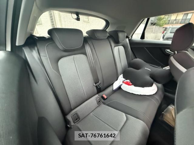 Audi Q2 2017-07 8217217-16