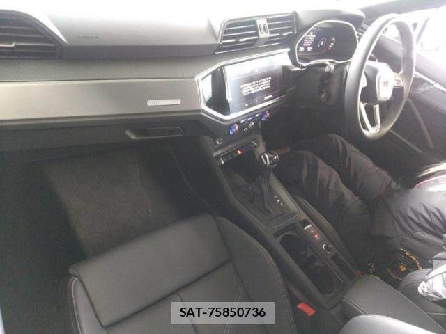 Audi Q3 2025-09 8219007-2