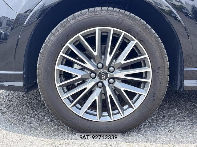 Audi Q3 2023-12 8221989-12