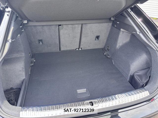Audi Q3 2023-12 8221989-15