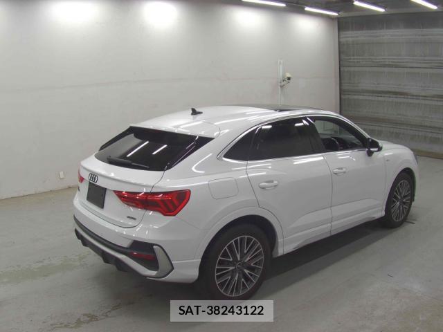 Audi Q3 2021-02 8223160-1