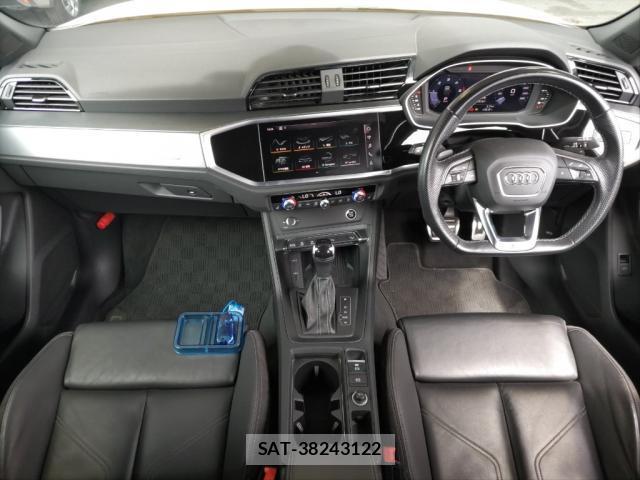 Audi Q3 2021-02 8223160-2