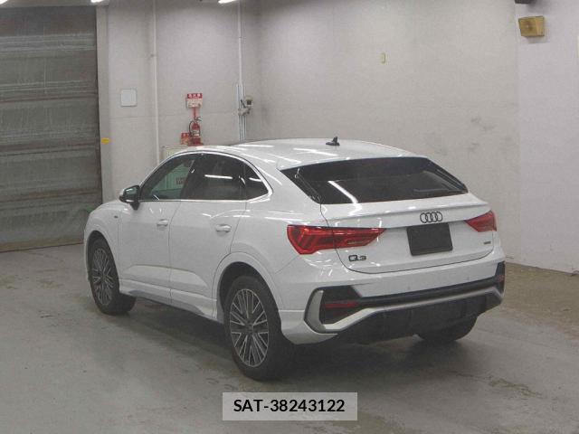 Audi Q3 2021-02 8223160-4