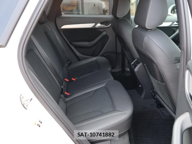 Audi Q3 2019-06 8216195-5