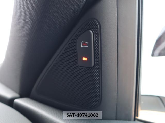 Audi Q3 2019-06 8216195-7