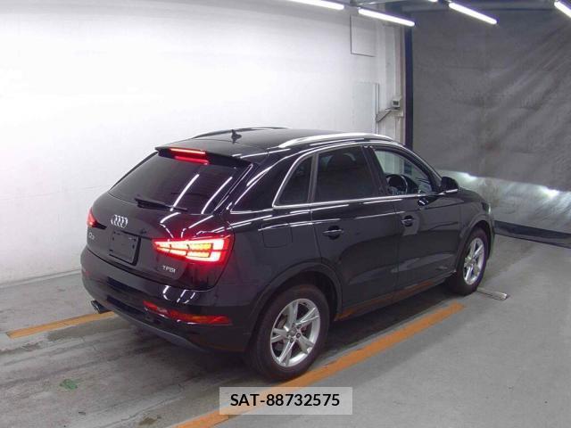 Audi Q3 2016-10 8218889-4