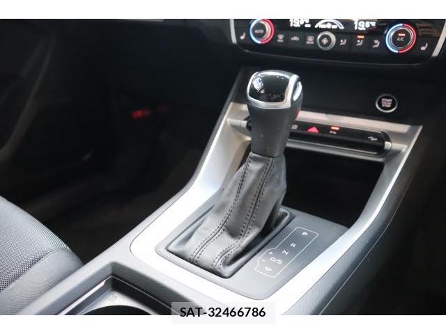 Audi Q3 2023-01 8222499-13