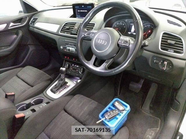 Audi Q3 2018-09 8223127-2