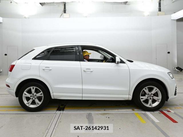 Audi Q3 2017-08 8223770-11