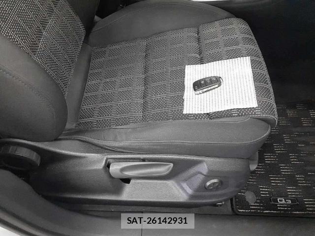 Audi Q3 2017-08 8223770-5