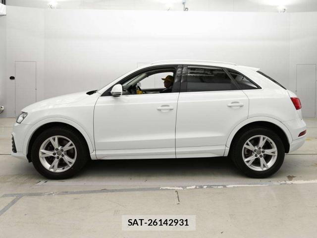 Audi Q3 2017-08 8223770-6