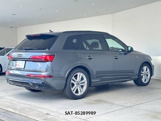 Audi Q7 2024-10 8220618-2