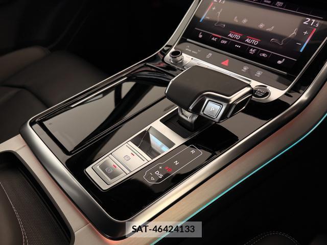 Audi Q7 2024-10 8220619-12