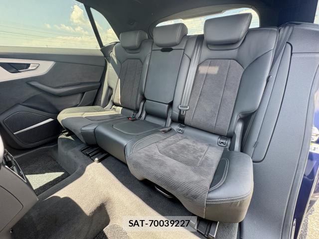 Audi Q8 2020-01 8217255-8
