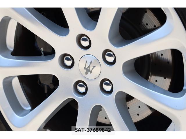 Maserati QUATTROPORTE 2012-12 8220826-19