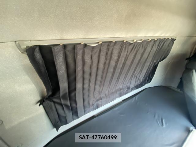 UD Trucks QUON 2018-07 8225612-15
