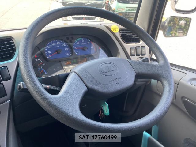 UD Trucks QUON 2018-07 8225612-17