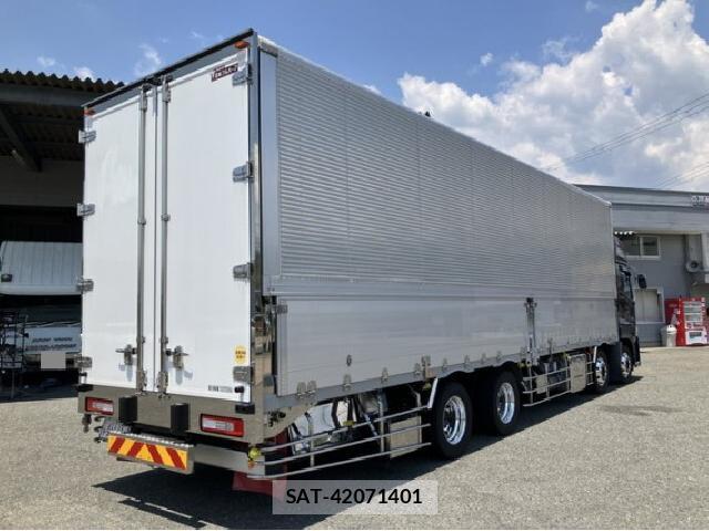 UD Trucks QUON 2023 8225629-1