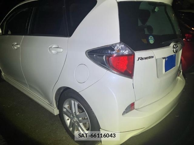 Toyota RACTIS 2014-03 8219622-13